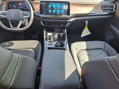 Used 2025 Volkswagen Atlas SE image 24