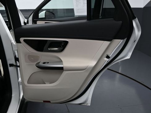 Used 2023 Mercedes-Benz GLC 300 image 37