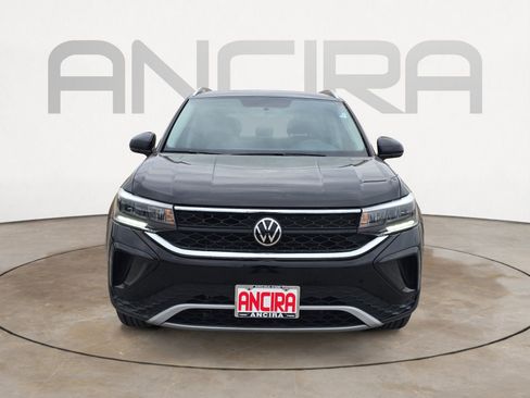 Certified 2022 Volkswagen Taos SE image 5