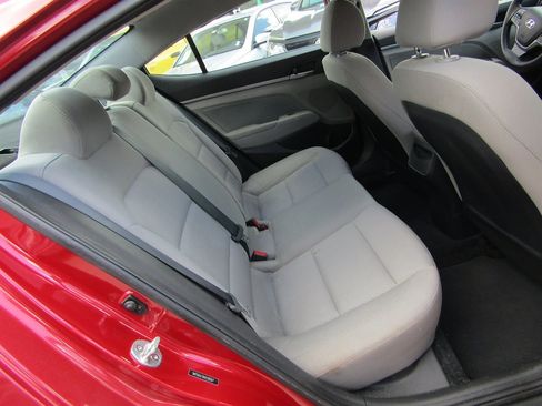 Used 2017 Hyundai Elantra SE FWD image 6