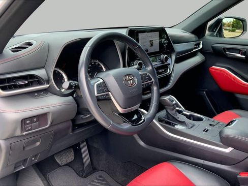 Used 2023 Toyota Highlander XSE FWD image 18