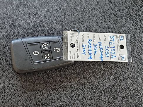 Used 2024 Volkswagen Jetta SE FWD image 41