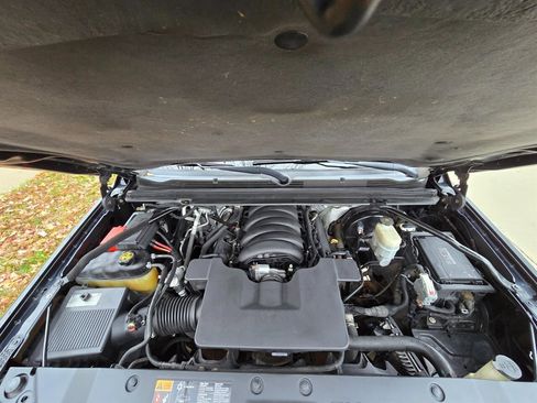 Used 2015 Chevrolet Suburban LT image 33