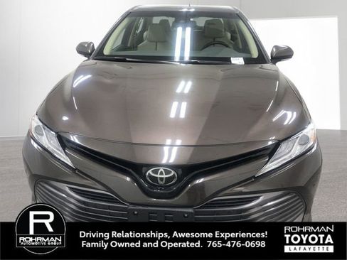 Used 2018 Toyota Camry XLE image 11