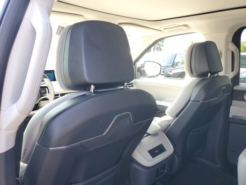 New 2026 Lincoln Navigator Reserve AWD/4WD image 28