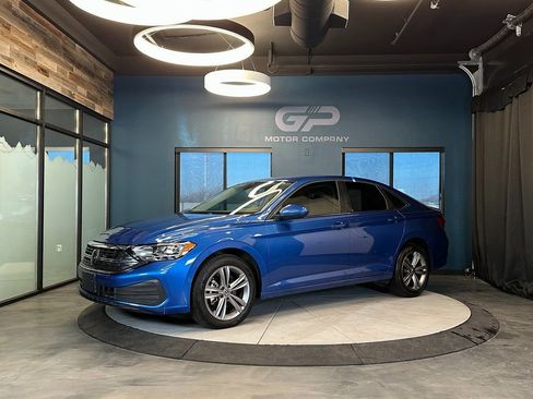 Used 2024 Volkswagen Jetta SE image 7