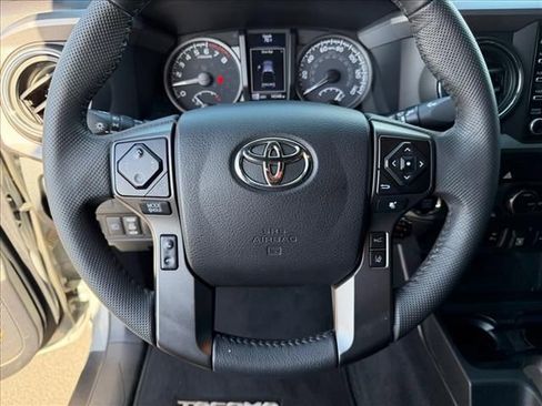 Used 2021 Toyota Tacoma TRD Sport w/ Technology Package AWD/4WD image 16
