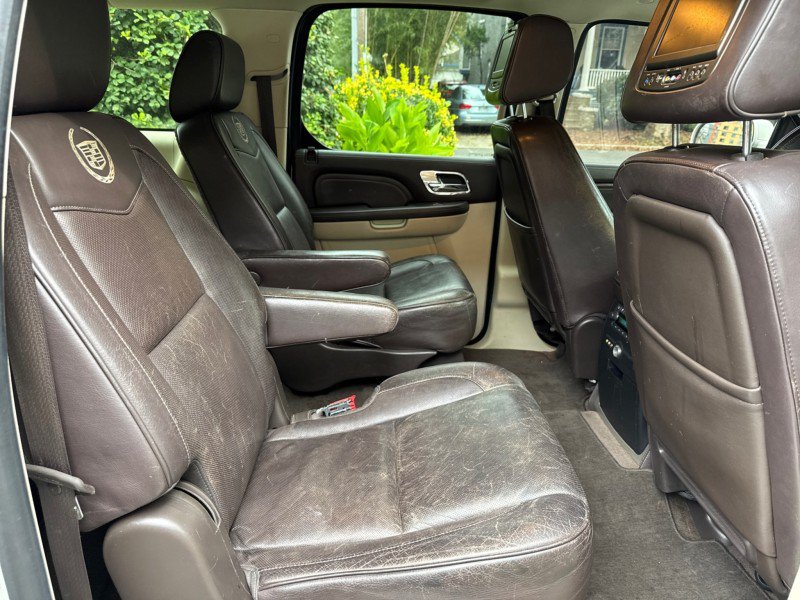 Used 2014 Cadillac Escalade ESV Platinum AWD/4WD image 28