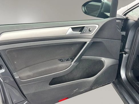 Used 2016 Volkswagen Golf S image 29