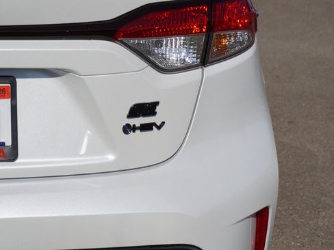 Used 2025 Toyota Corolla SE AWD/4WD image 11