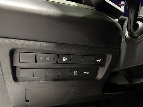 Used 2023 Mitsubishi Outlander SE image 38