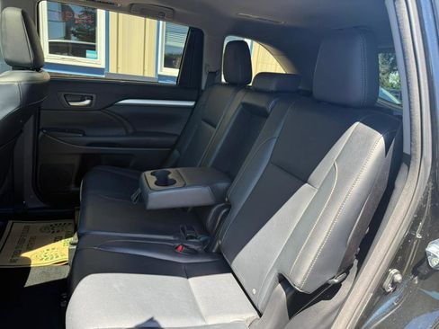 Used 2015 Toyota Highlander XLE image 23