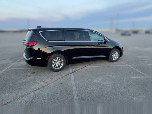 New 2026 Chrysler Pacifica Select image 13