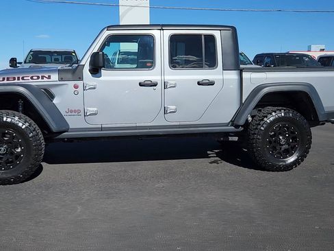 Used 2020 Jeep Gladiator Rubicon image 2