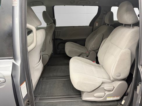 Used 2016 Toyota Sienna LE AWD/4WD image 13