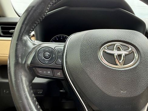 Used 2019 Toyota RAV4 XLE Premium FWD image 26