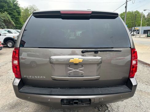Used 2014 Chevrolet Suburban LT w/ Luxury Package AWD/4WD image 5