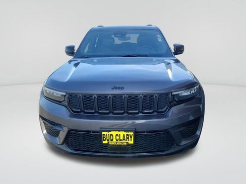 Used 2024 Jeep Grand Cherokee Altitude image 9