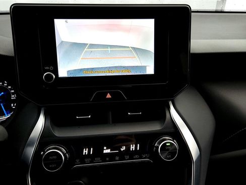 Certified 2023 Toyota Venza LE AWD/4WD image 30