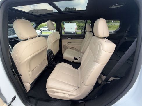 Used 2024 Jeep Grand Cherokee L Limited w/ Luxury Tech Group II AWD/4WD image 25
