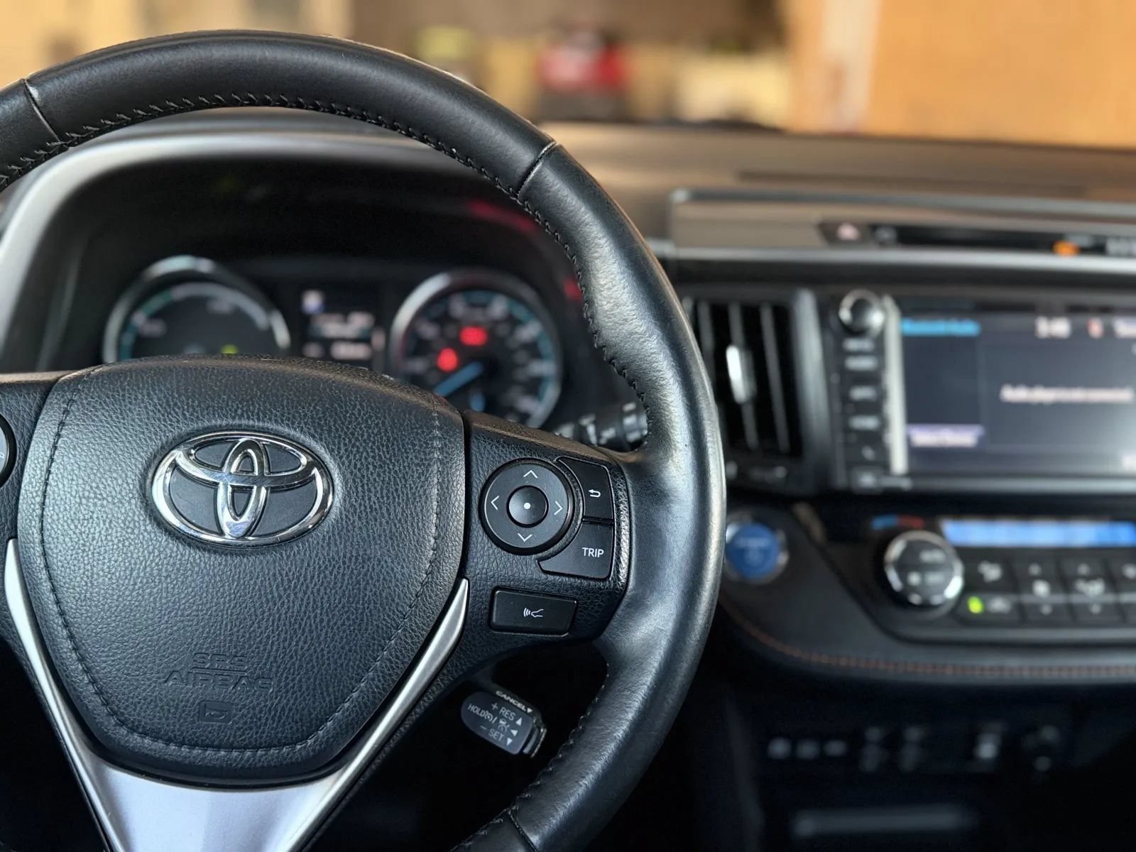 Used 2018 Toyota RAV4 SE w/ Advanced Technology Package AWD/4WD image 24