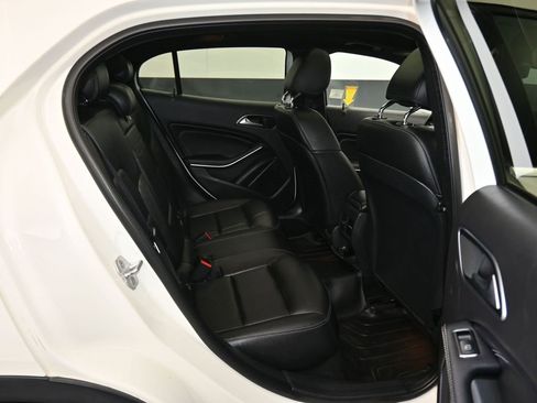 Used 2018 Mercedes-Benz GLA 250 4MATIC image 37