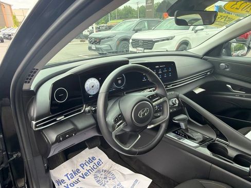 Used 2023 Hyundai Elantra SEL w/ Convenience Package FWD image 18