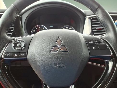 Used 2017 Mitsubishi Outlander SE AWD/4WD image 22