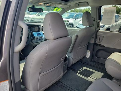 Used 2017 Toyota Sienna XLE w/ XLE Navigation Package AWD/4WD image 14