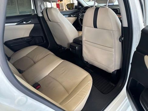 Used 2018 Honda Civic Touring image 12