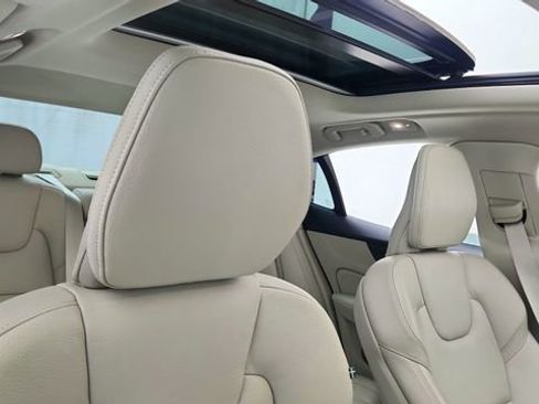 Used 2024 Volvo S60 B5 Plus w/ Climate Package image 23