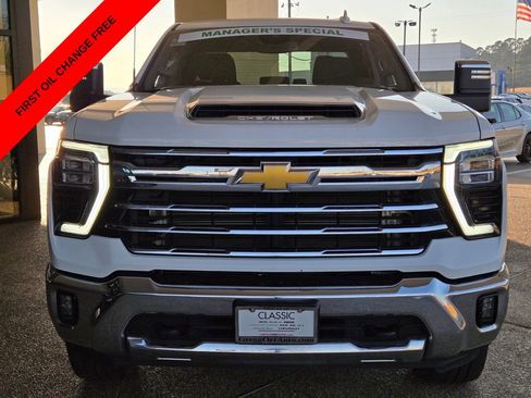 Used 2024 Chevrolet Silverado 2500 LTZ AWD/4WD image 8