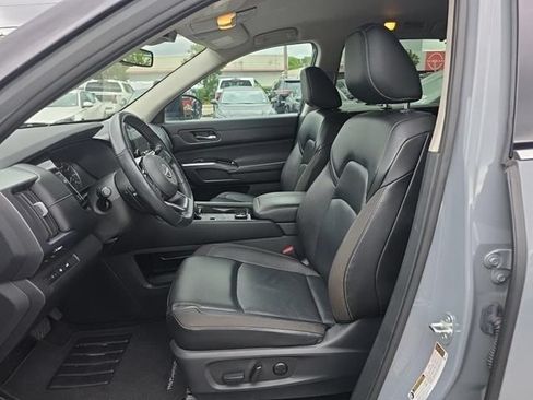 Used 2024 Nissan Pathfinder SL AWD/4WD image 10