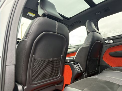 Used 2019 Volvo XC40 T5 R-Design image 30