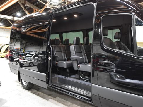 Used 2023 Mercedes-Benz Sprinter 2500 image 37