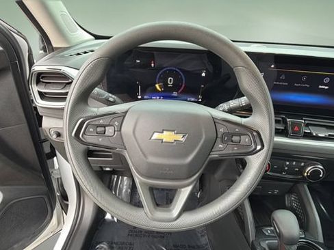 Used 2025 Chevrolet TrailBlazer LT AWD/4WD image 12