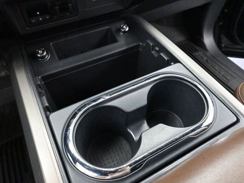 Used 2021 Nissan Titan Platinum Reserve w/ Moonroof Package image 28