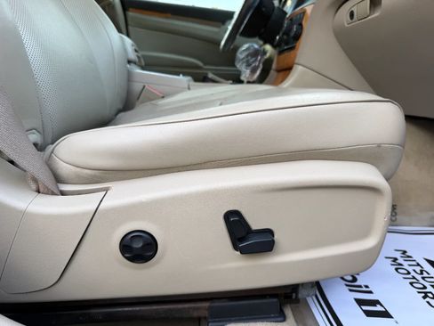 Used 2014 Chrysler 300 C RWD image 36