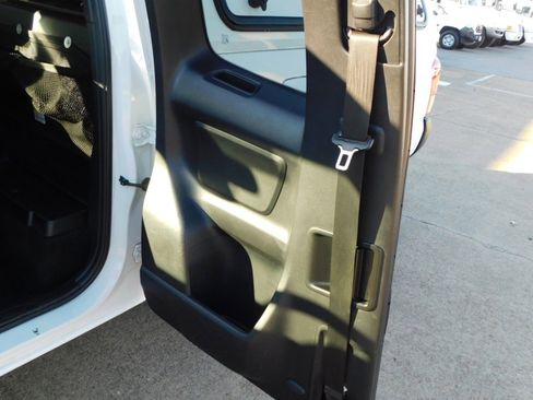 Used 2019 Toyota Tacoma SR image 9