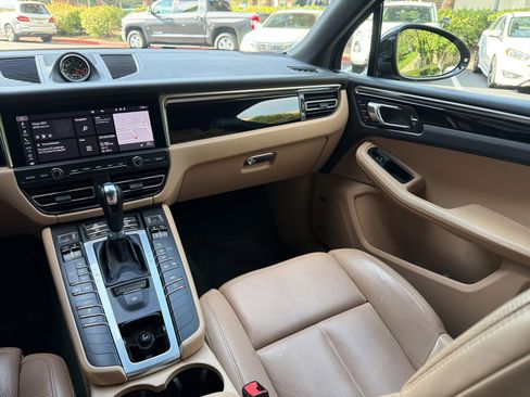 Used 2020 Porsche Macan AWD/4WD image 28
