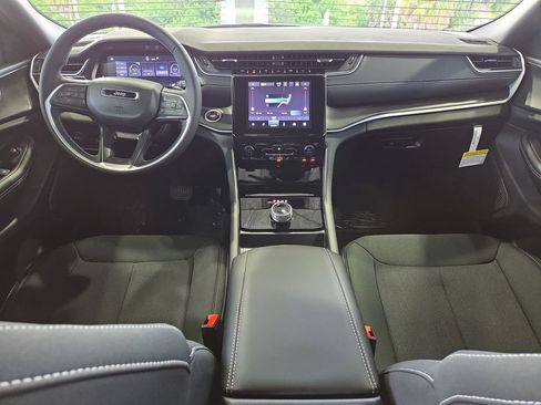 New 2025 Jeep Grand Cherokee Laredo image 15