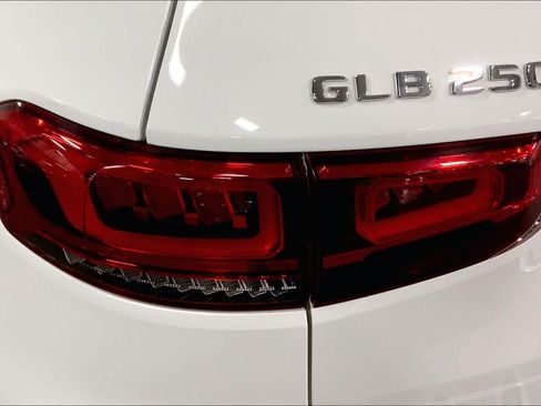Used 2020 Mercedes-Benz GLB 250 4MATIC image 28