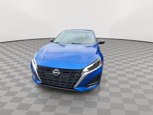 Used 2025 Nissan Altima 2.5 SV AWD/4WD image 3