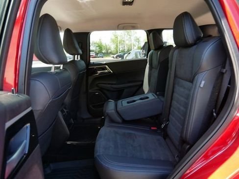 Used 2025 Mitsubishi Outlander SE AWD/4WD image 11