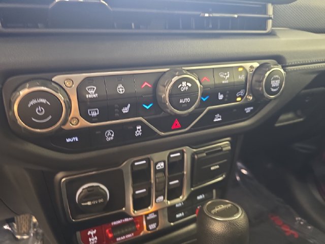 Used 2024 Jeep Gladiator Rubicon w/ Convenience Group AWD/4WD image 27