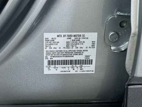 Used 2023 Ford Explorer XLT w/ Equipment Group 202A AWD/4WD image 32