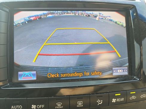 Used 2014 Toyota Land Cruiser image 31