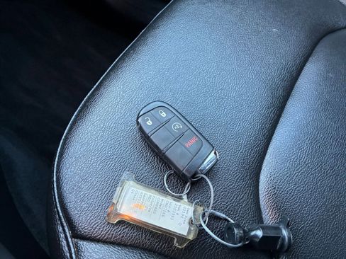 Used 2025 Jeep Compass Limited image 21