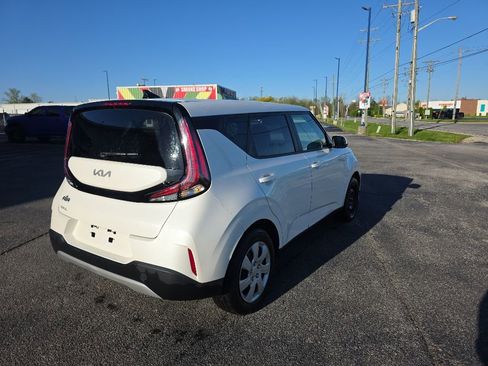 Used 2025 Kia Soul LX FWD image 5