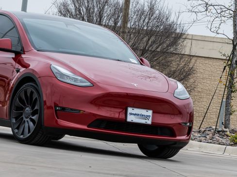Used 2023 Tesla Model Y Performance image 5